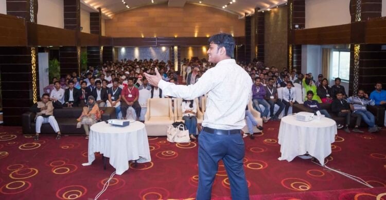 Why Proper Posture is Necessary in Corporate Pictures