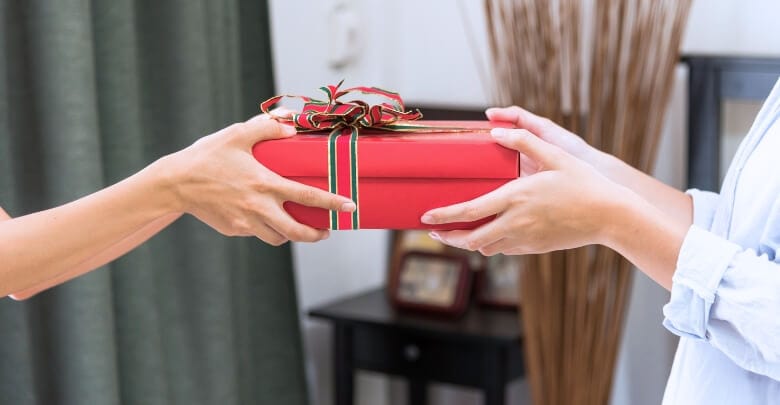 Are There Any Alternatives to Tipping Wedding Photographers